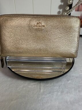Coach Gold Metallic Pebbled Leather Zip Around Accordion Wallet Y2K